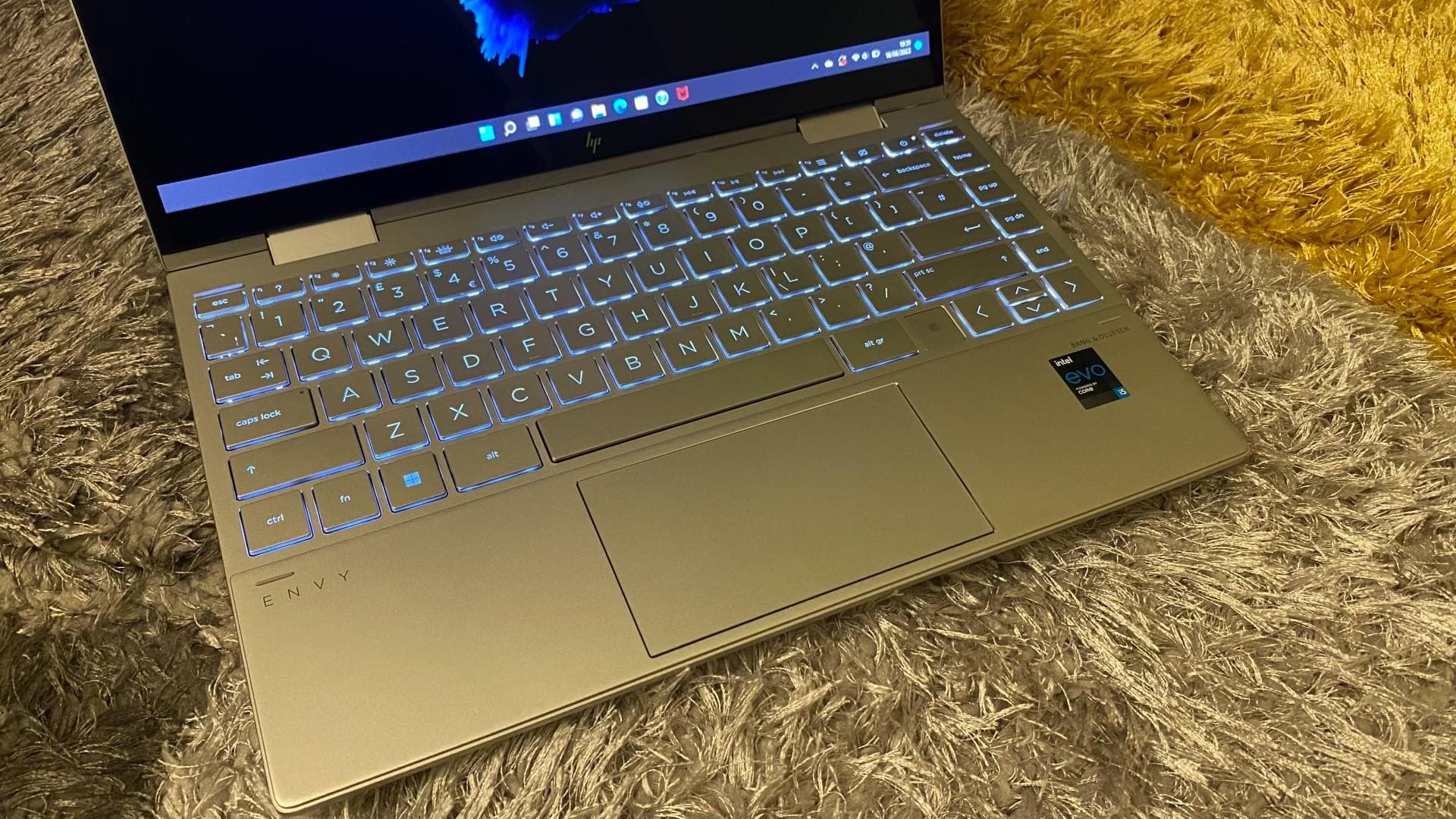 HP Envy x360 14-ES1013 8GB DDR4 512GB PCIe 14 inch Windows 11 4