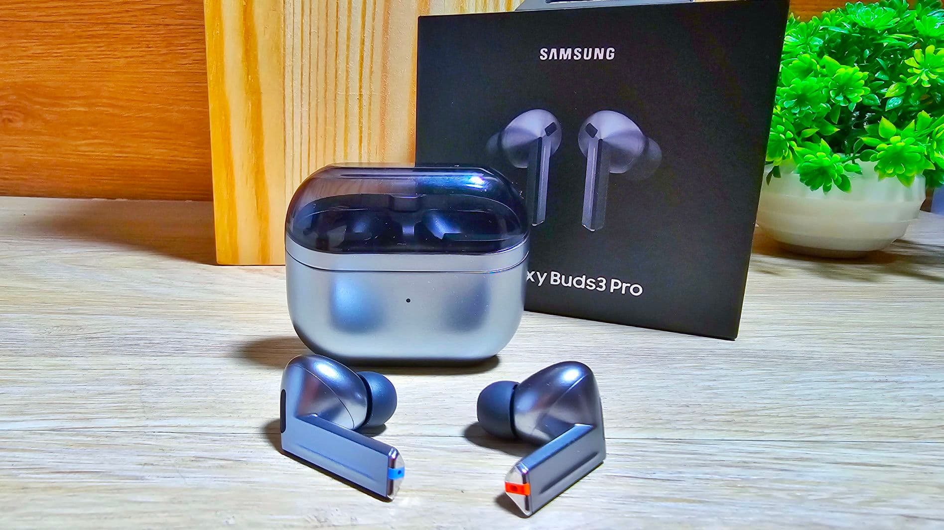 Samsung Galaxy Buds3 Pro True Wireless Bluetooth Earbuds with Intelligent Active Noise Cancellation 3