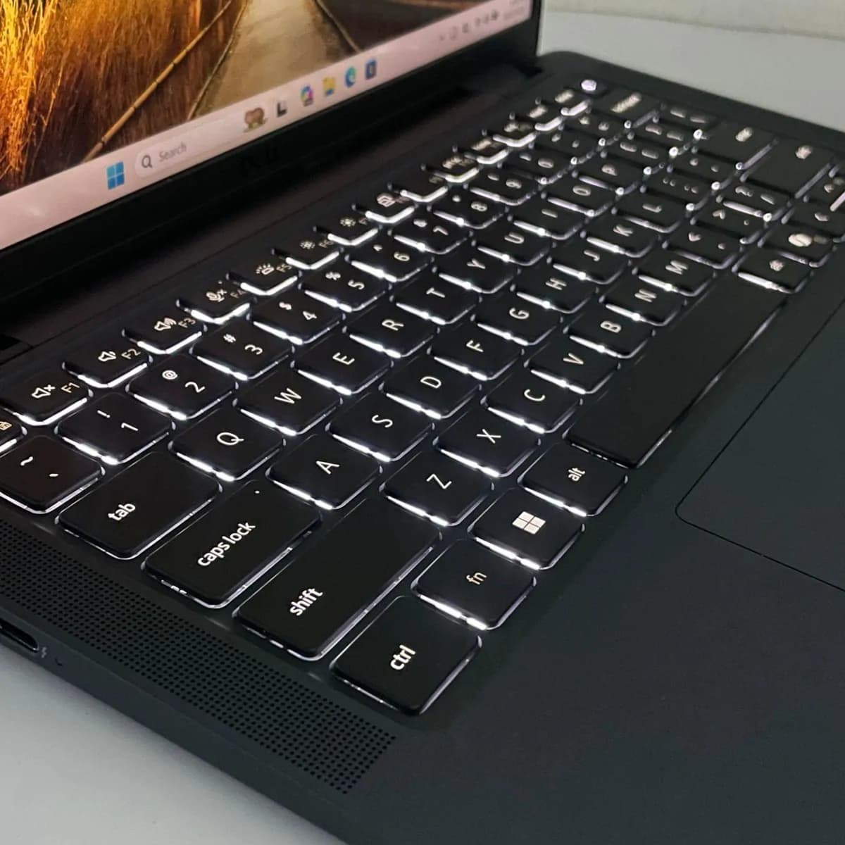 Dell Latitude 7350 Intel Core 7 165U Processor 16GB LPDDR5x-6400 256GB PCIe Windows 11 Pro 13-Inch 4