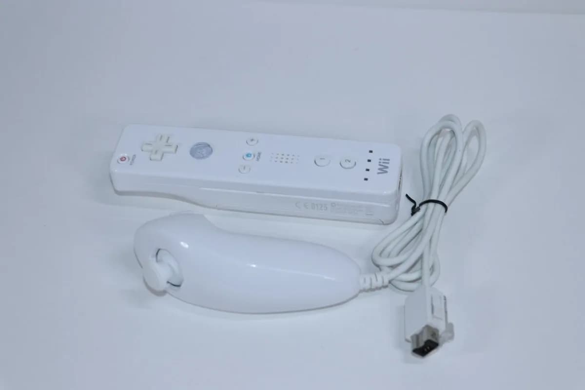 Nintendo Wii Console+ Wii Balance Board - Bundle  White 2