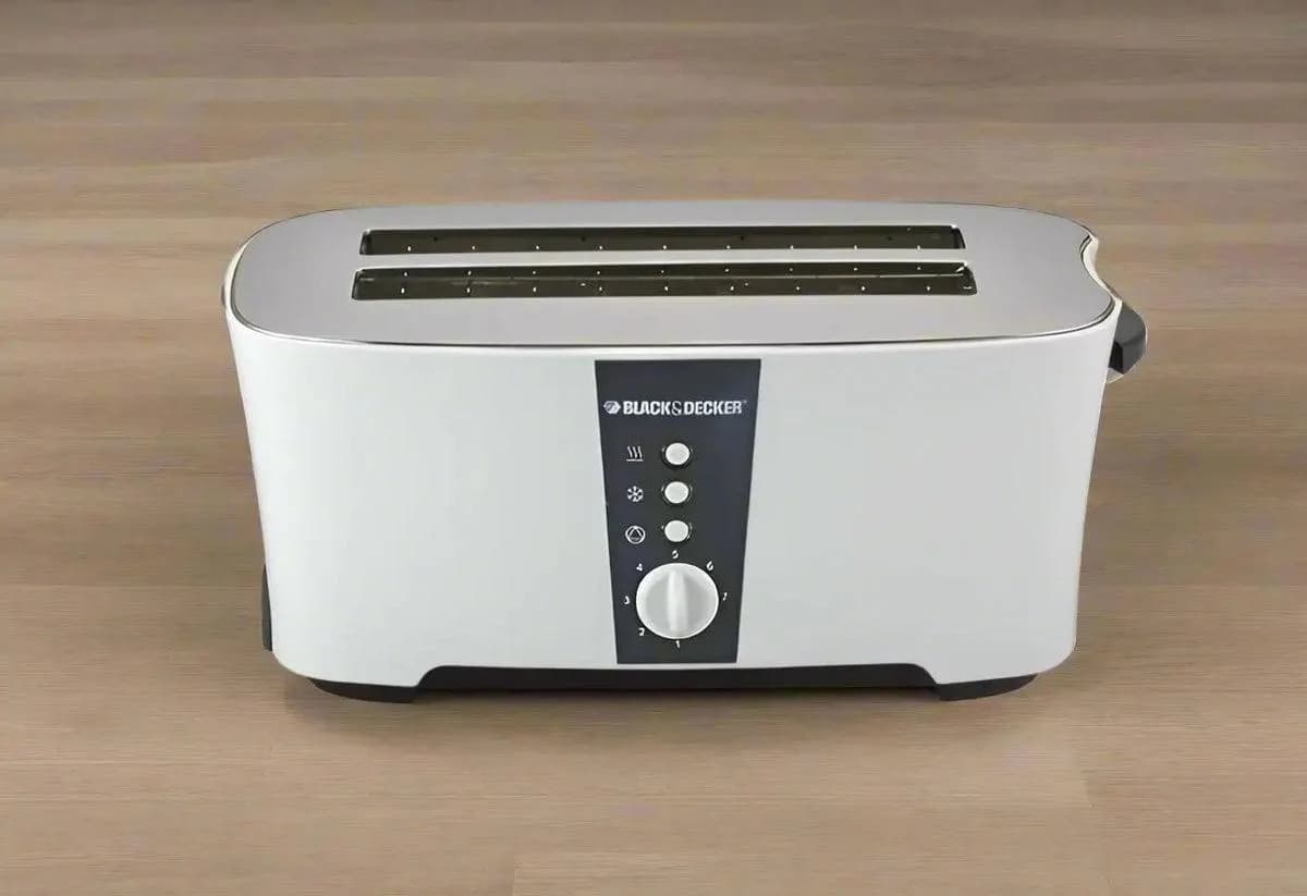BLACK+DECKER ET124-B5 4-Slice Cool Touch Toaster 1350W 2