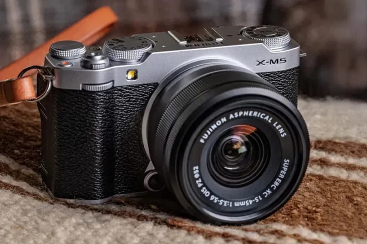 Fujifilm X-M5 Mirrorless Digital Camera XC15-45mm F3.5-5.6 4