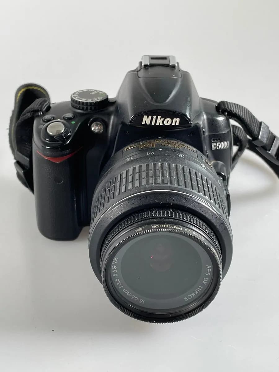 Nikon Dslr Camera D5000 With 18-55 Lens 2