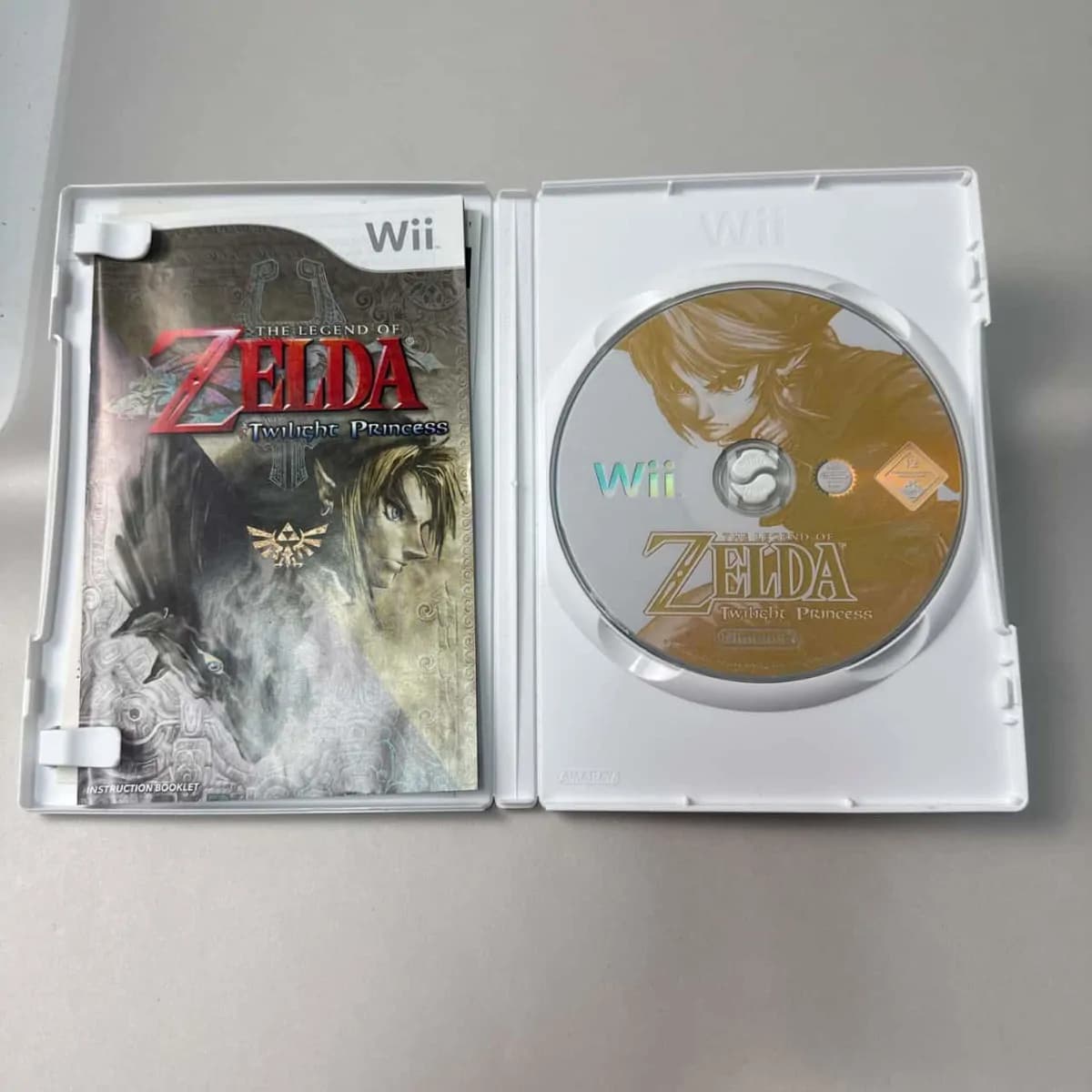 The Legend of Zelda Twilight Princess Nintendo Wii 2