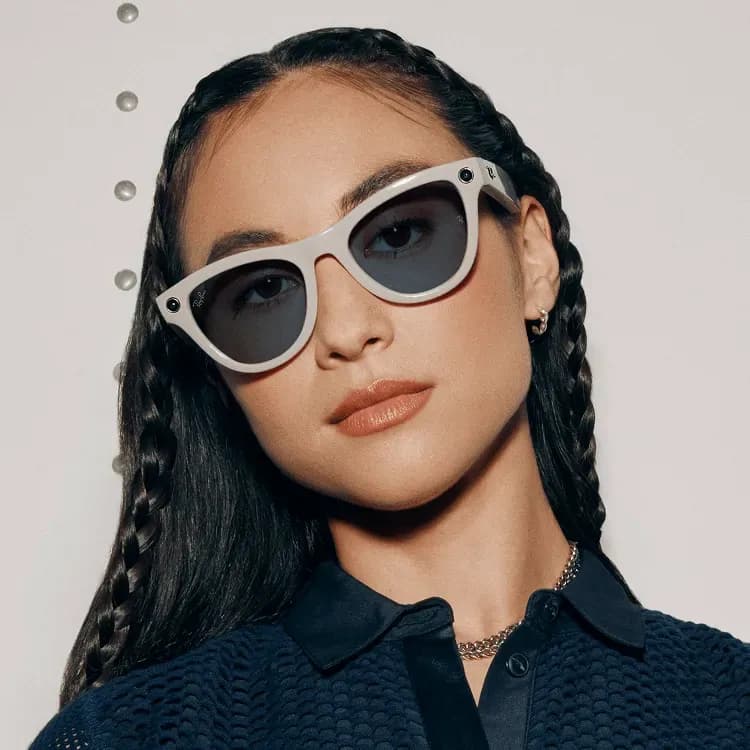 Ray-Ban Meta Wayfarer Smart Glasses – Shiny White Edition 3