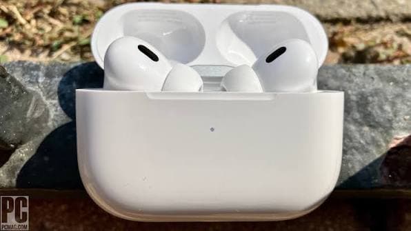 Apple AirPods Pro (2nd Gen) with MagSafe Charging Case USB‑C 4
