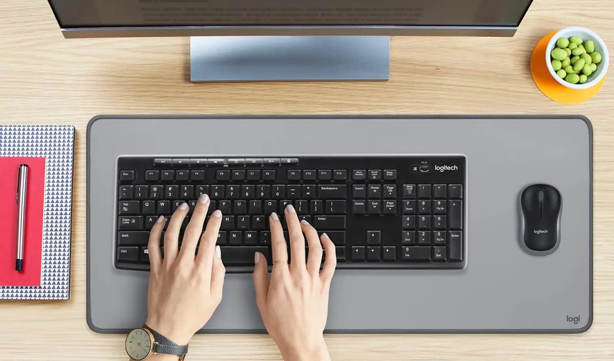 Logitech MK270 Wireless Keyboard and Mouse Combo