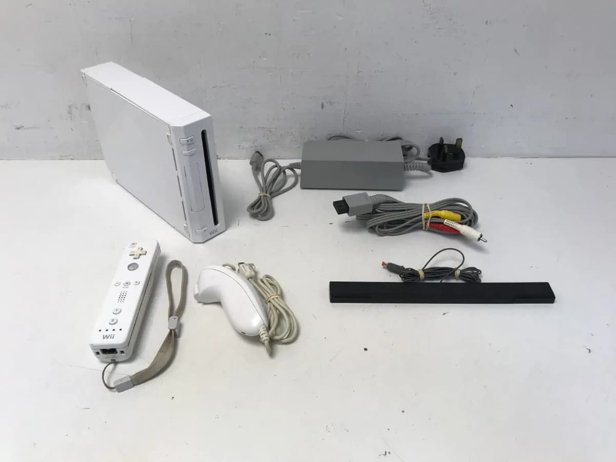 NINTENDO WII CONSOLE WITH ACCESSORIES 3