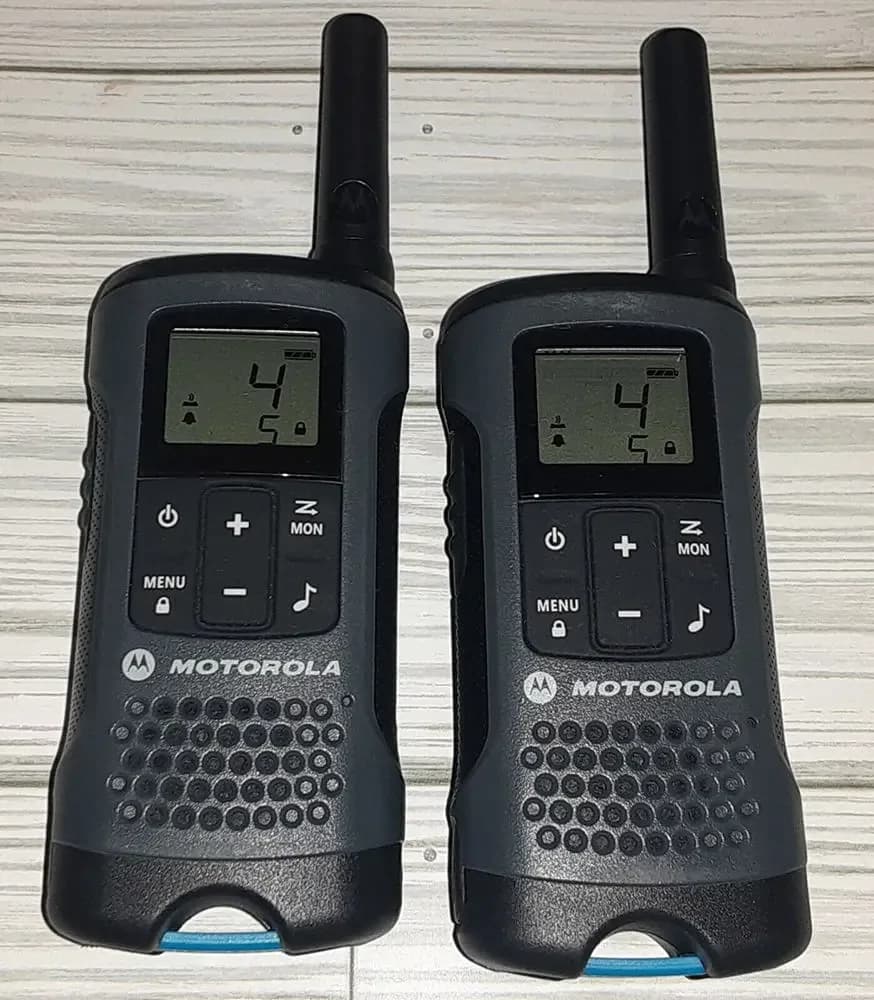 Motorola T200 Walkie Talkie Radio – Two-Way Communication 2