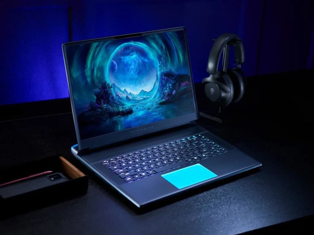 Dell Alienware 18 Area-51  Intel Core Ultra 9 275HX Processor 64GB DDR5 RAM 2TB PCIe Windows 11 16-Inch 3