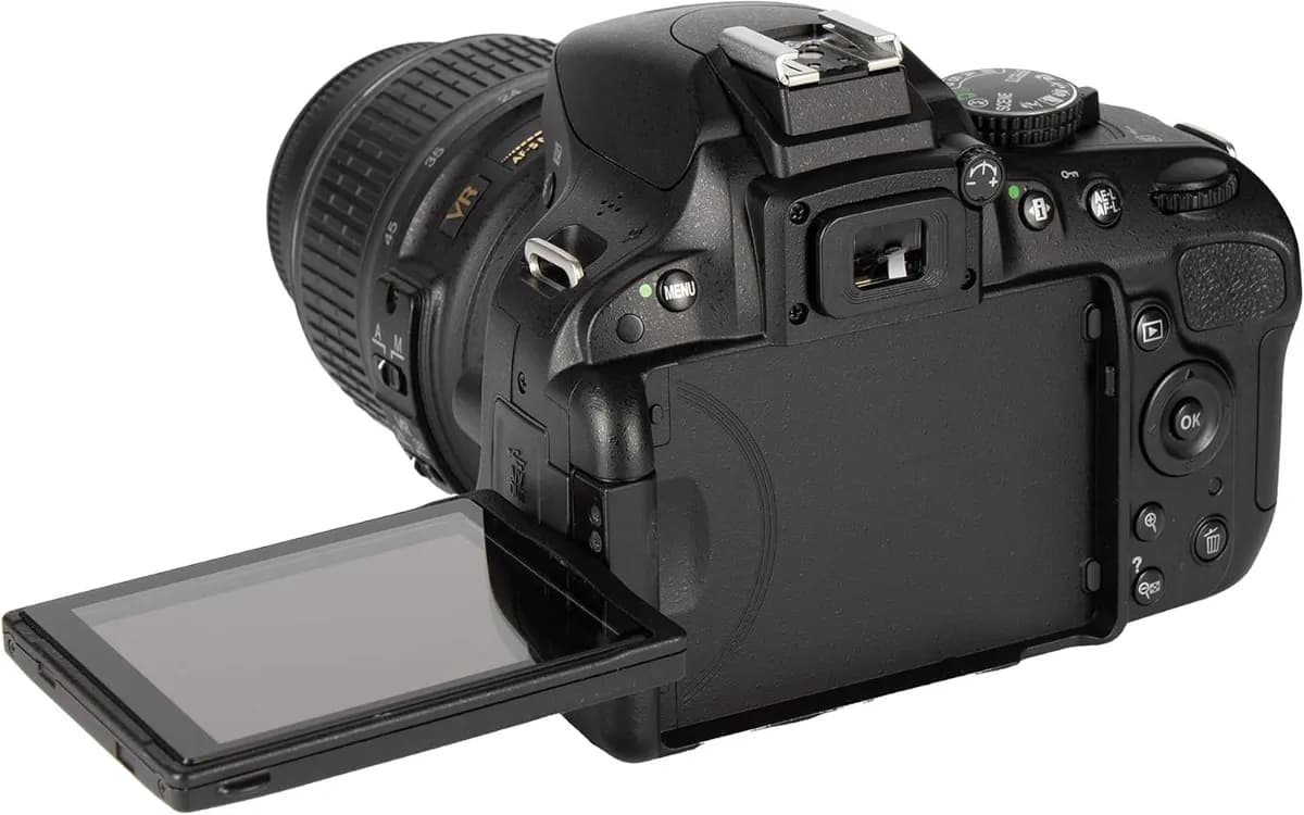 Nikon Dslr D5100 Dslr Camera With 18 - 55mm 2