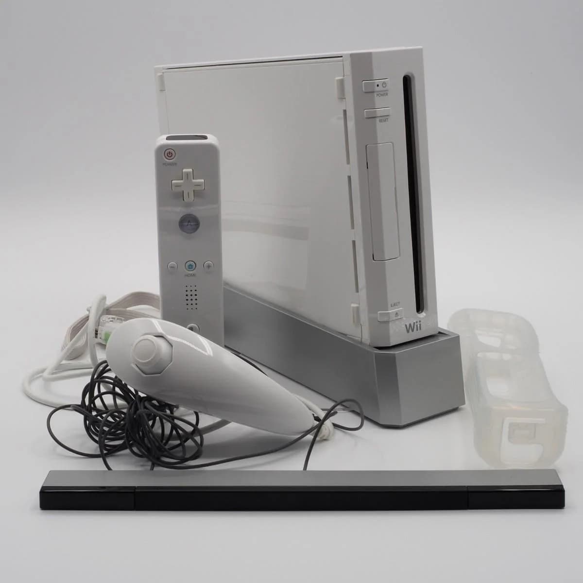 NINTENDO WII CONSOLE WITH 6 DOWNLOADED GAMES (MARIO KART BUNDLE) 3